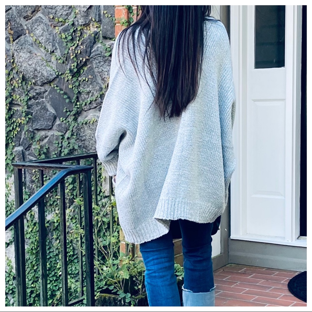 Soft knit sweater cardigan with pockets - Picture 3 of 6